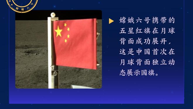 超级杯官方训练前，海港队、申花队主教练一起与冠军奖杯合影